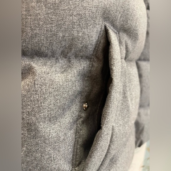 Old Navy Gray  Womens Puffer Vest Zip Pockets Fall Fashion Weather Lg Snap EUC - Picture 4 of 13